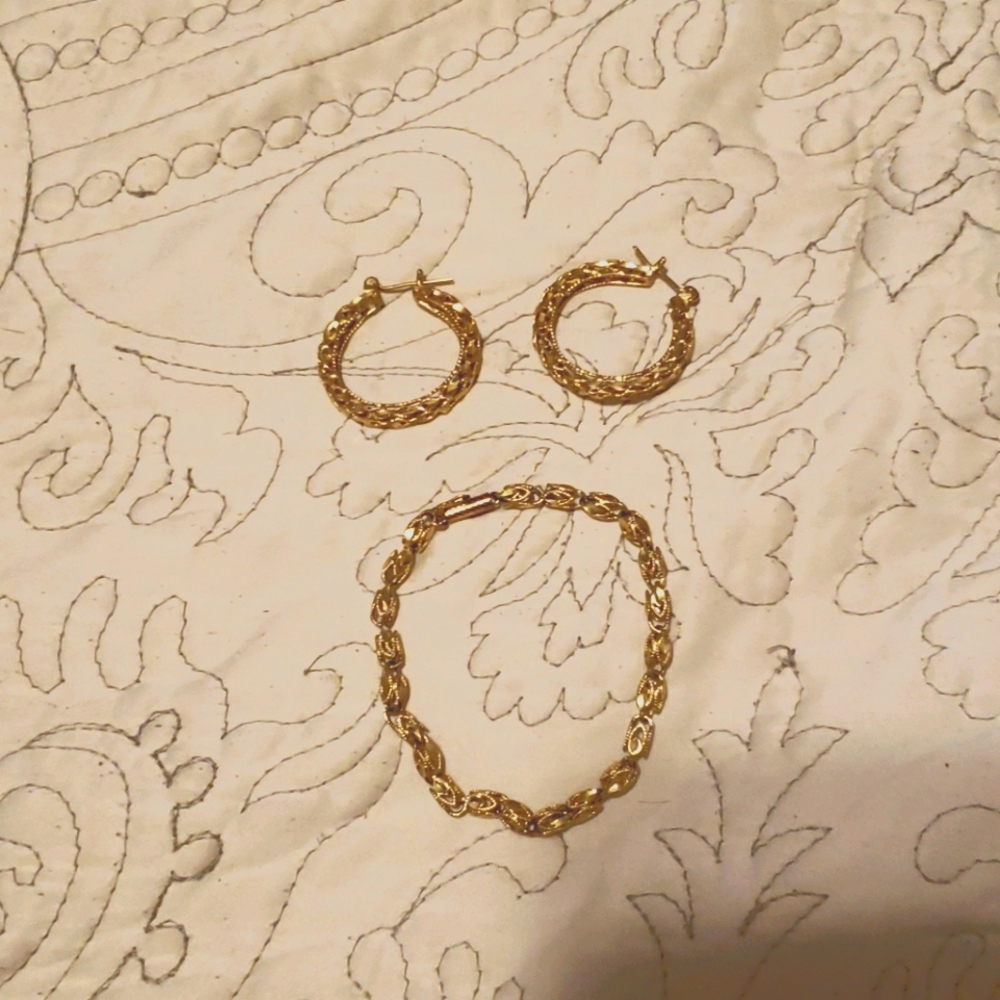 Gold Bracelet & Earings Set